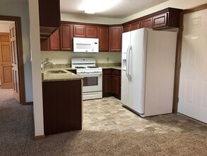 1001 Altamonte Dr in Athens, OH - Foto de edificio - Building Photo