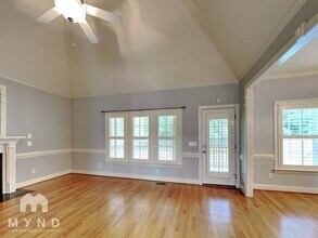 50 Alvis Ct in Fuquay Varina, NC - Foto de edificio - Building Photo