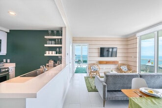 2889 McFarlane Rd in Miami, FL - Building Photo - Building Photo