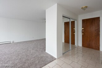 1301 S Finley Rd in Lombard, IL - Building Photo - Building Photo