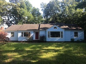 32460 Chincoteague Rd in New Church, VA - Building Photo