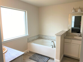 2124 143rd St in Lubbock, TX - Foto de edificio - Building Photo