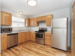 13126 Murdock Terrace in Eden Prairie, MN - Building Photo - Building Photo
