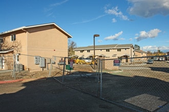 Linden Apartments in Redding, CA - Building Photo - Building Photo