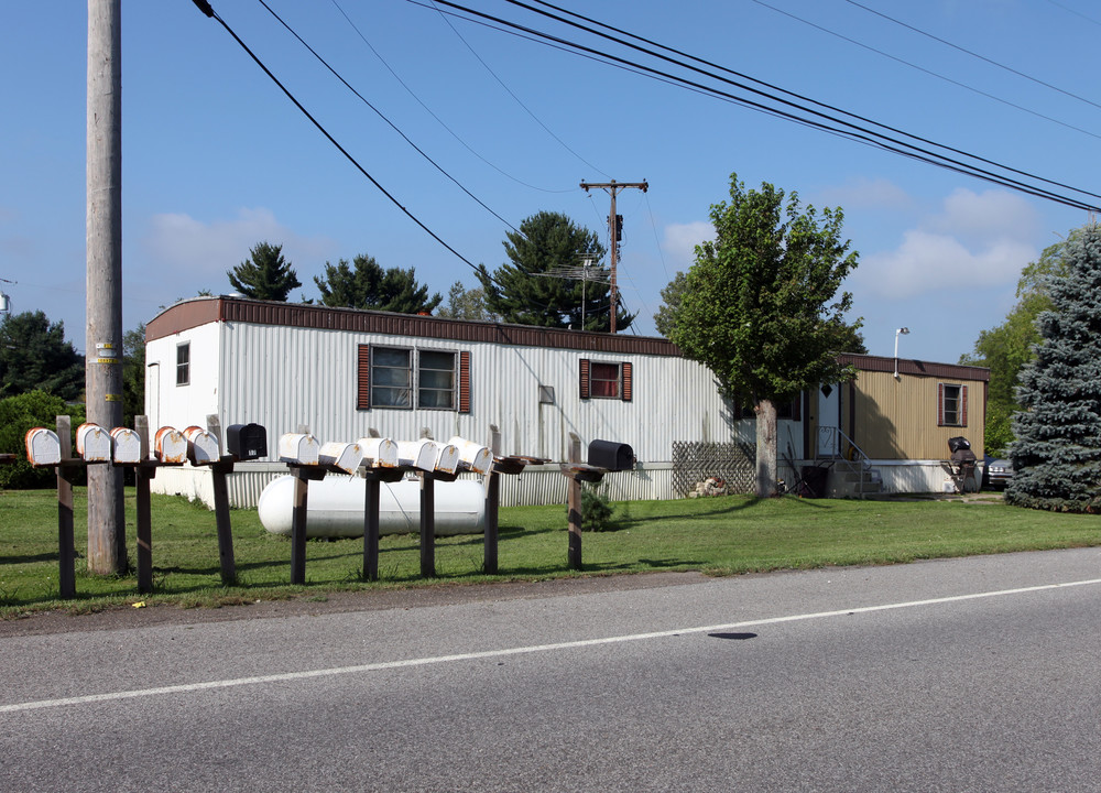 M & M Mobile Home Park in Ravenna, OH - Building Photo