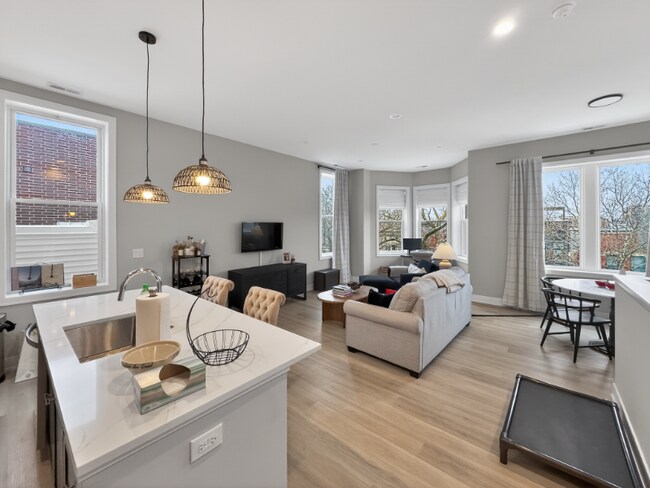 1535 N Maplewood Ave in Chicago, IL - Building Photo - Building Photo