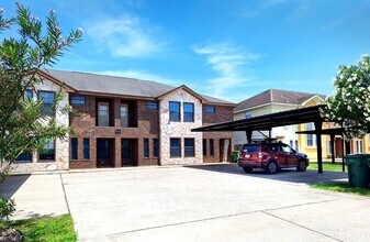 1402 W Kiwi Ave in Pharr, TX - Building Photo - Building Photo
