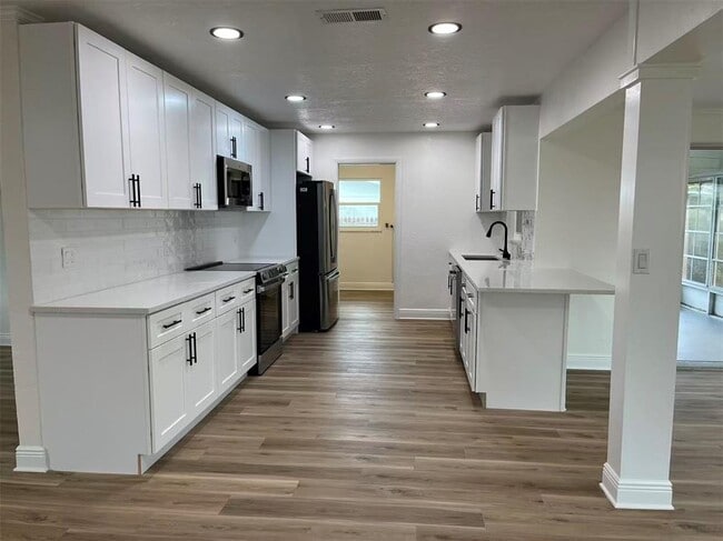 11093 54th Ave N in St. Petersburg, FL - Building Photo - Building Photo