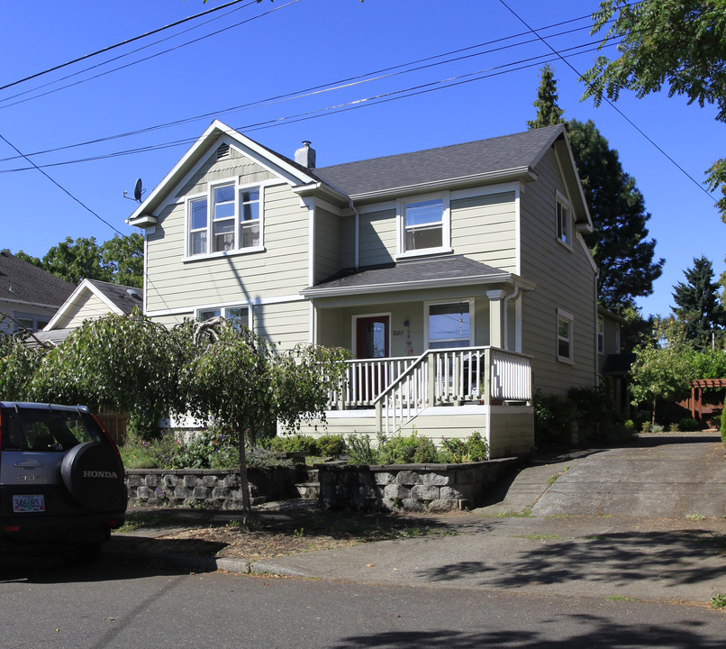 8065 SE 9th in Portland, OR - Building Photo