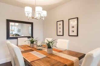 12720 Burbank Blvd in Los Angeles, CA - Building Photo - Building Photo