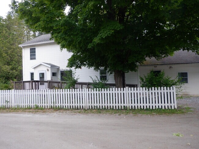 69 Rainbows End, Unit B photo'