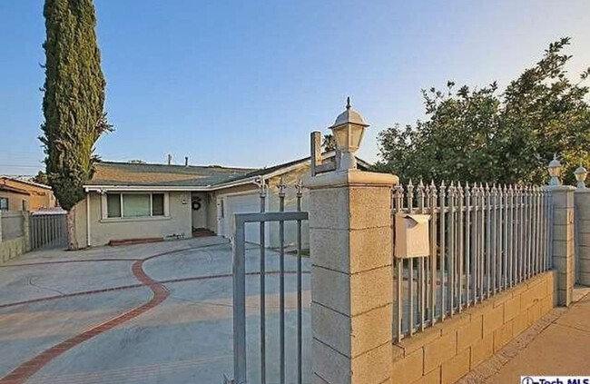 property at 14814 Hartland St