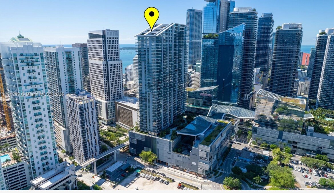 68 SW 6th St in Miami, FL - Building Photo