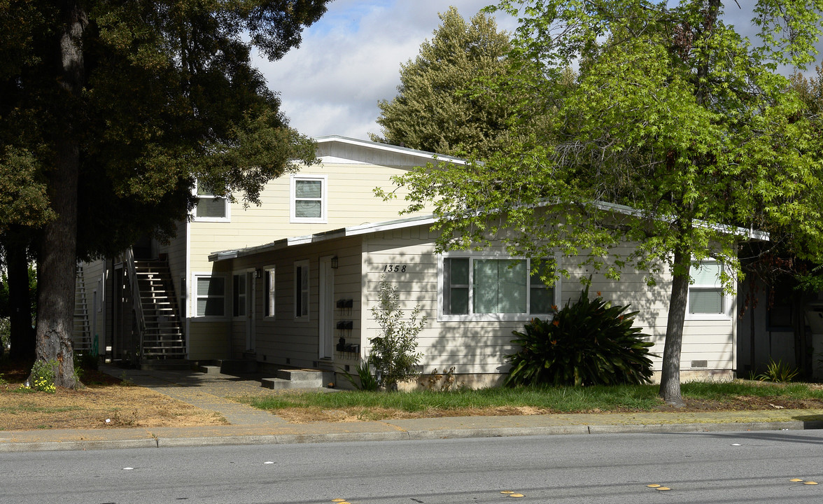 1358 Jefferson Ave in Redwood City, CA - Foto de edificio