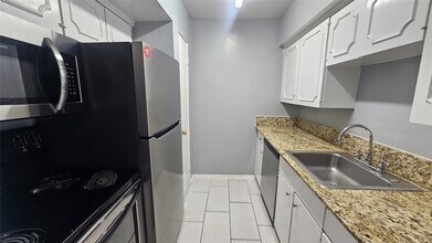 3015 Greenridge Dr in Houston, TX - Building Photo - Building Photo