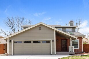 18374 E Union Dr in Centennial, CO - Building Photo