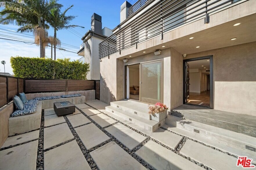 411 Grand Blvd in Los Angeles, CA - Foto de edificio