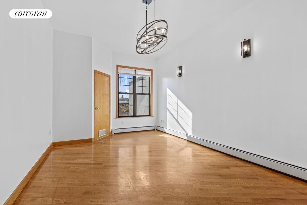 60-48 56th St in Queens, NY - Building Photo