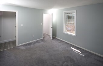 261 Twin Lakes Dr in Halifax, MA - Building Photo - Building Photo
