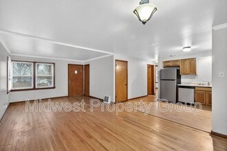 1015 Avant Dr in St. Louis, MO - Building Photo - Building Photo