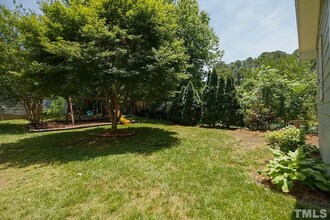 2409 Village Grove Rd in Raleigh, NC - Foto de edificio - Building Photo