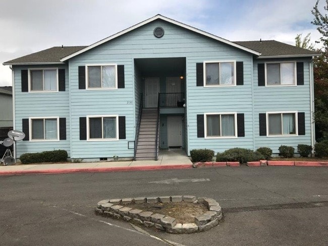 2130 Crater Lake Ave in Medford, OR - Building Photo - Building Photo