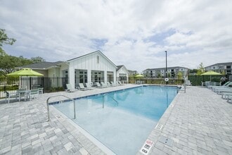 Madison Palms in Jacksonville, FL - Building Photo - Building Photo