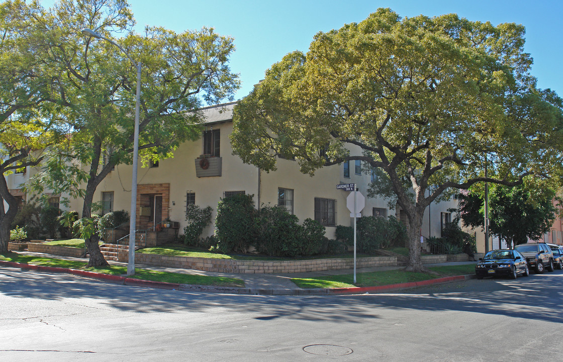 365 N Gardner St in Los Angeles, CA - Foto de edificio