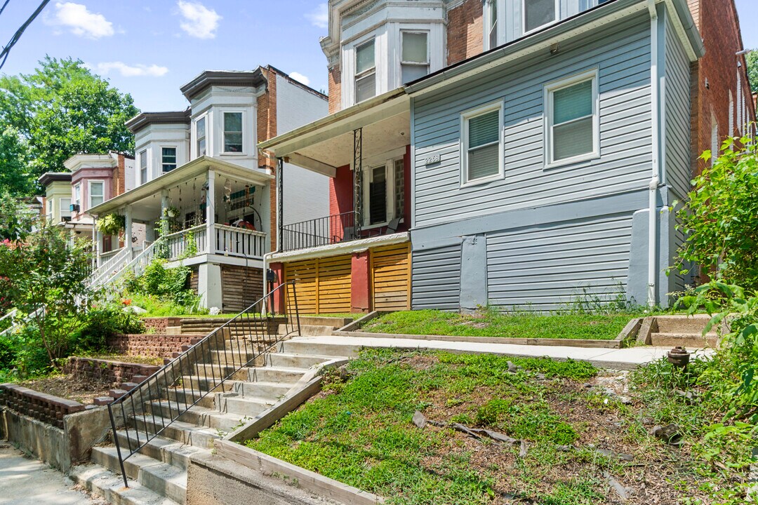 2268 Druid Park Dr, Unit Unit 2 in Baltimore, MD - Foto de edificio