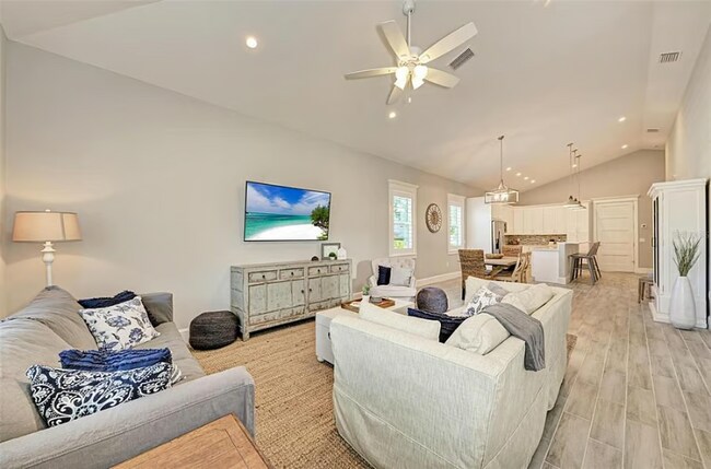 701 21st St W in Bradenton, FL - Foto de edificio - Building Photo