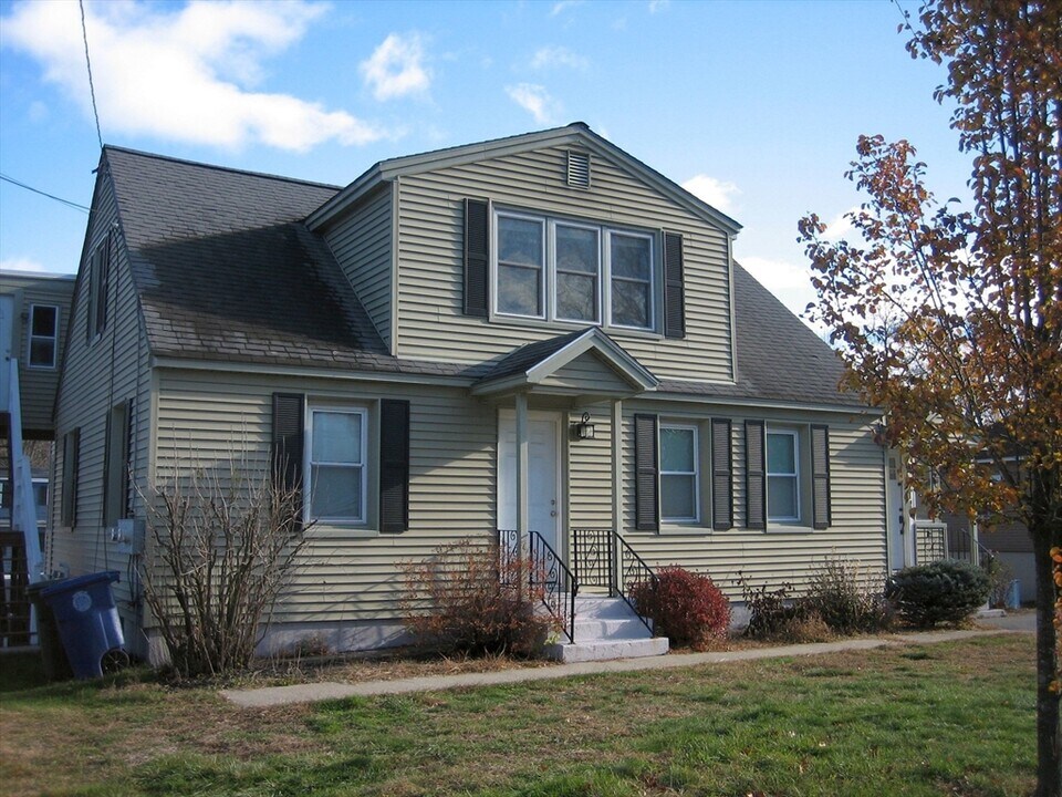 706 Lancaster St in Leominster, MA - Building Photo