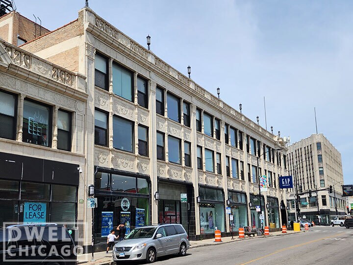 3333 W Diversey Ave, Unit S in Chicago, IL - Foto de edificio