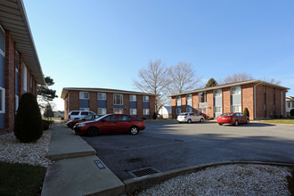 Cumberland Court in Chambersburg, PA - Foto de edificio - Building Photo