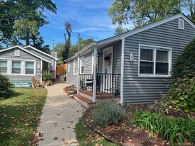 23 West Dr in Port Washington, NY - Building Photo