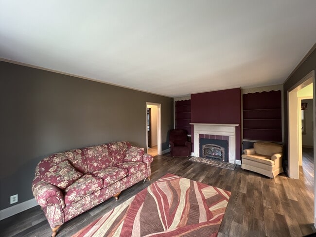 1131 Colonial Dr E in Mount Pleasant, WI - Building Photo - Building Photo