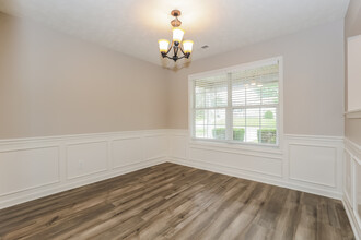 1004 Swayze Ct in La Vergne, TN - Building Photo - Building Photo