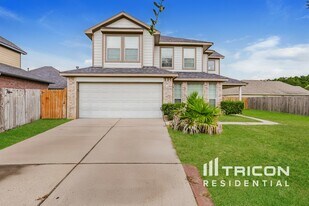 5727 My Way in Houston, TX - Building Photo