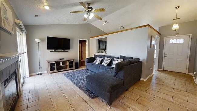 1527 Country Pointe Dr in Indianapolis, IN - Foto de edificio - Building Photo