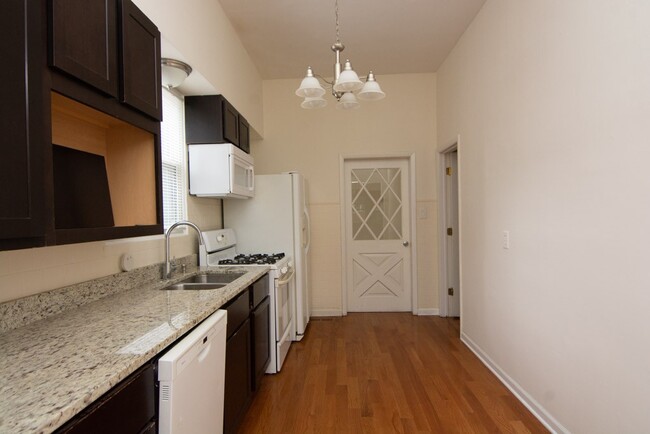 2814 N Maplewood Ave, Unit K01J in Chicago, IL - Foto de edificio - Building Photo