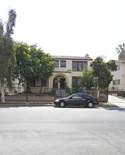 734 S Manhattan Pl in Los Angeles, CA - Building Photo - Building Photo