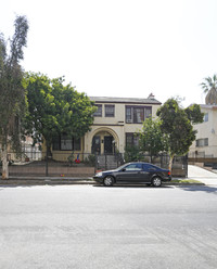 734 S Manhattan Pl in Los Angeles, CA - Foto de edificio - Building Photo