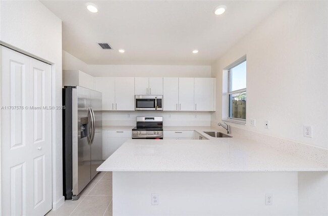 2890 SE 26th Ter in Homestead, FL - Building Photo - Building Photo