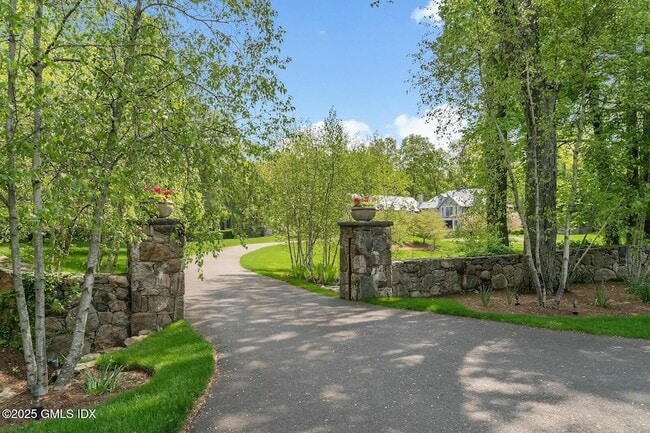79 Richmond Hill Rd in Greenwich, CT - Building Photo - Building Photo