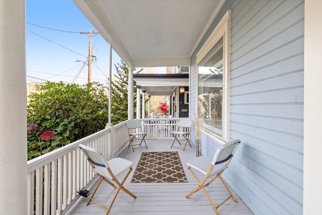 2338 NW Hoyt St in Portland, OR - Foto de edificio