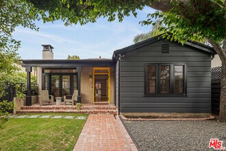 381 Huntley Dr in West Hollywood, CA - Building Photo - Building Photo