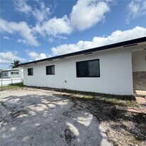 1410 NW 199th St in Miami, FL - Building Photo