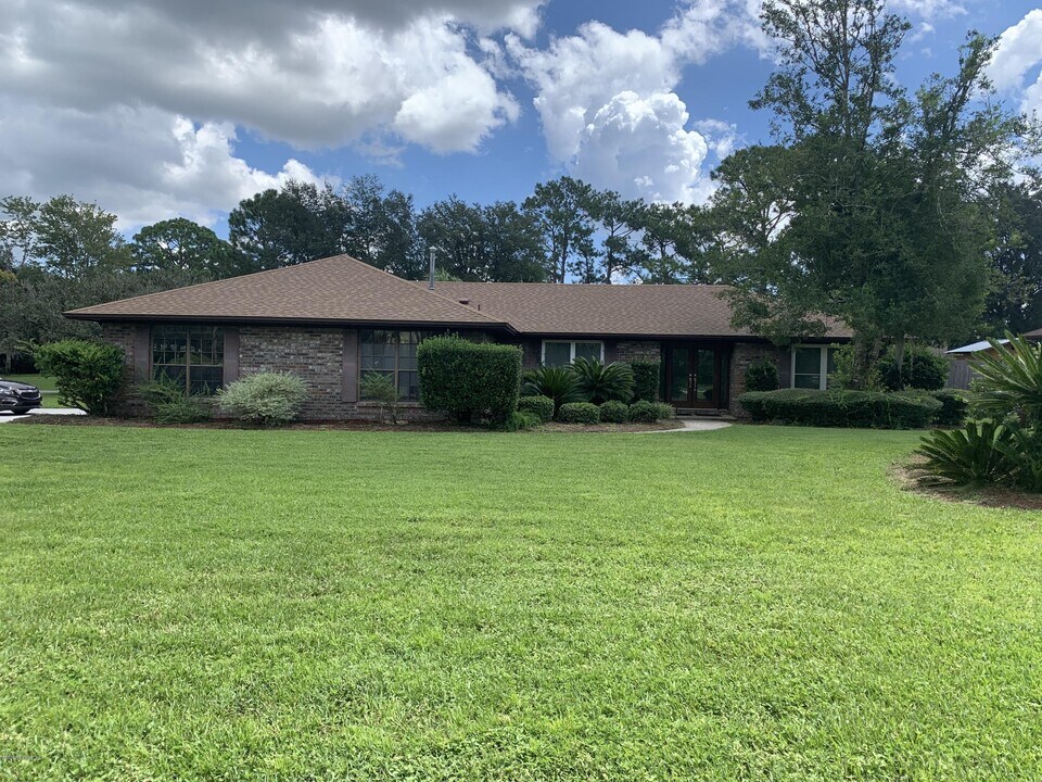 321 Foxridge Rd in Orange Park, FL - Building Photo