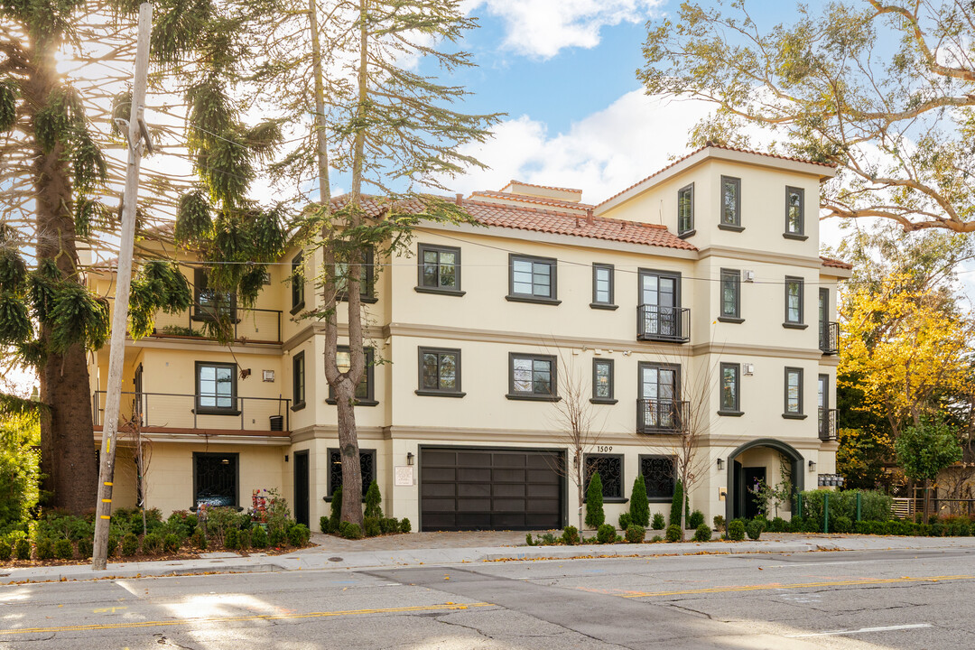 1509 El Camino Real in Burlingame, CA - Building Photo