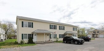 87 Delaware St in Saugerties, NY - Building Photo