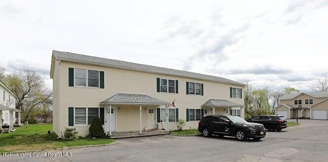 87 Delaware St in Saugerties, NY - Building Photo